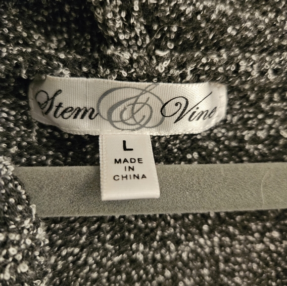 Size large hooded poncho - Picture 2 of 2